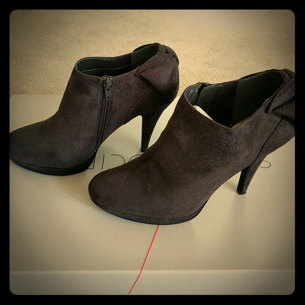 Impo Taupe suede booties